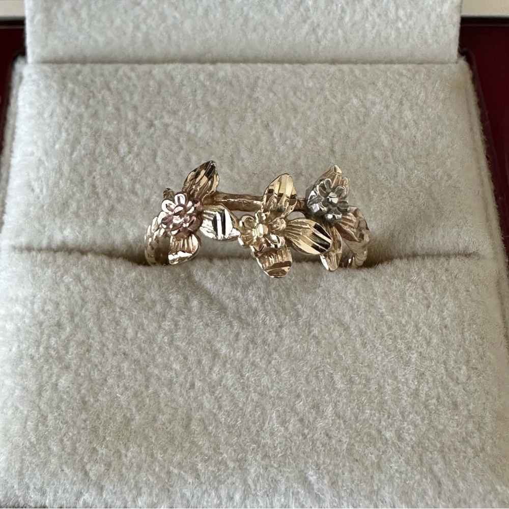 15K Vintage Tri Color Floral Band